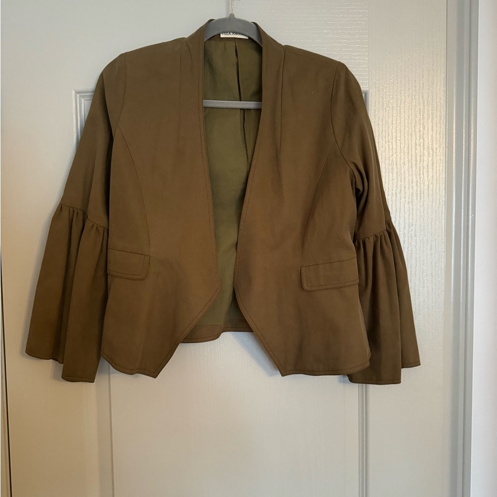 Ulla Johnson lined bolero jacket. Gathered flared sleeves. Slight peplum hem. - Picture 8 of 8